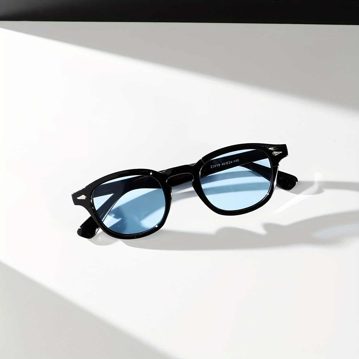 Oculus Oval Blue Sunglass