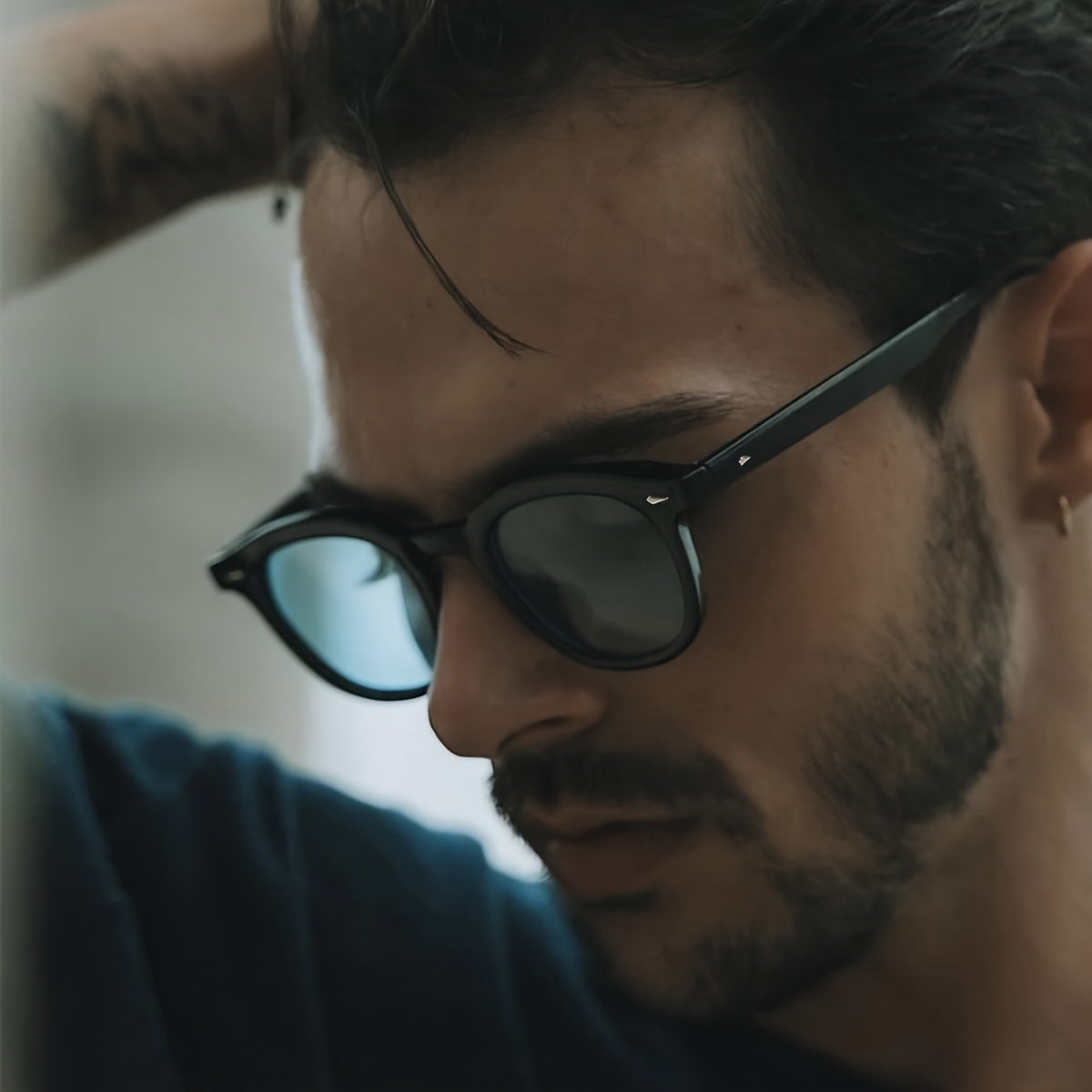 Oculus Oval Blue Sunglass