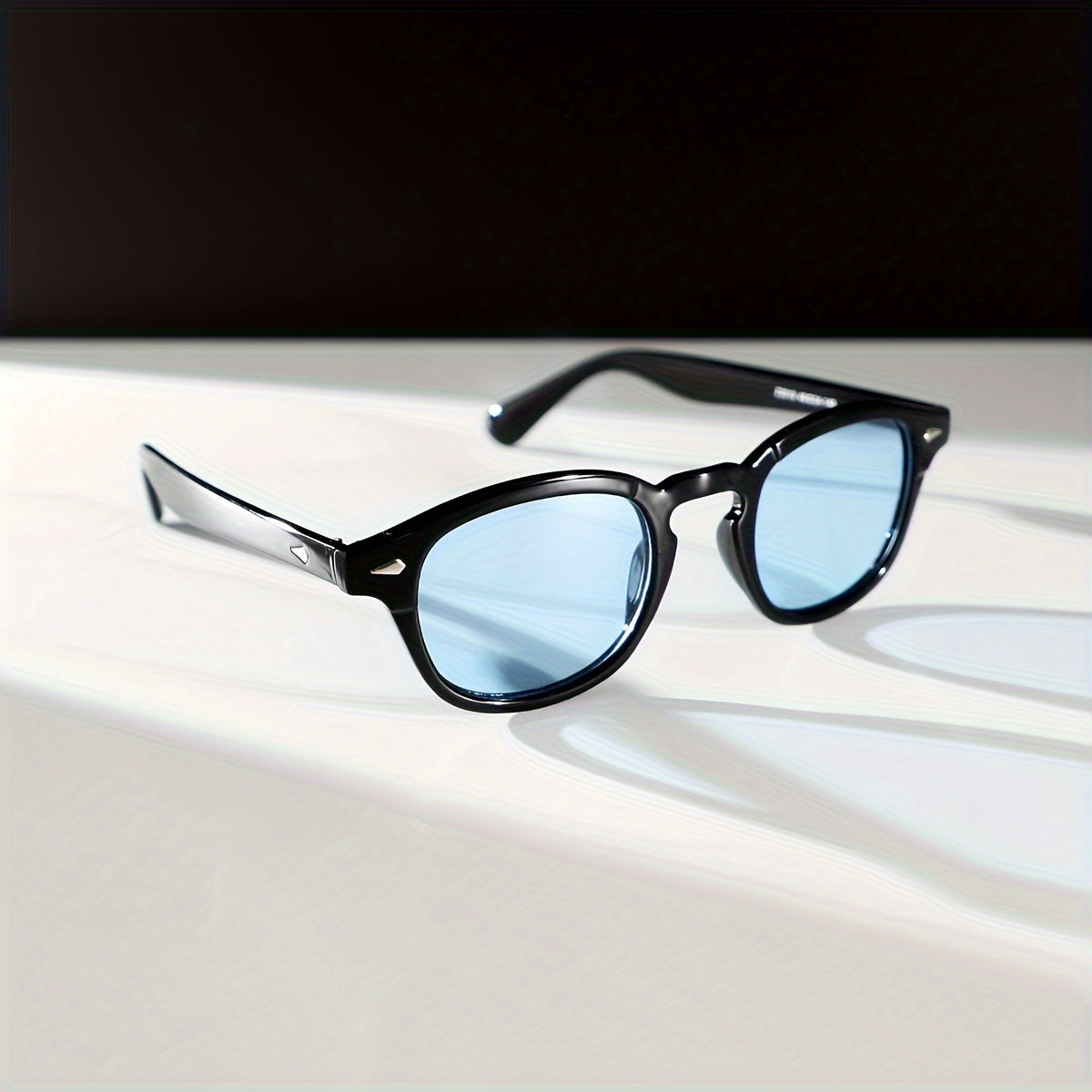 Oculus Oval Blue Sunglass