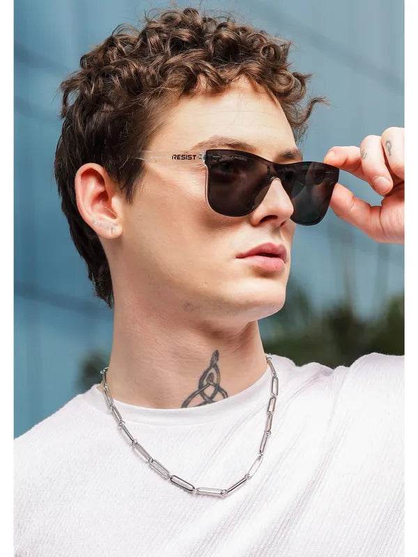 Sunglass Lover Risen Blaze Weyfarer sunglasses. Male model wearing black wayfarer shades, white tee and silver chain